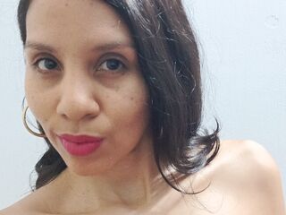 masturbating camgirl ZaraFernandez